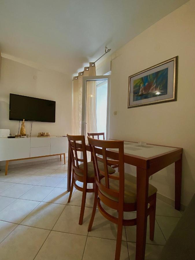 Apartman Monika Near The Beach สปลิท ภายนอก รูปภาพ